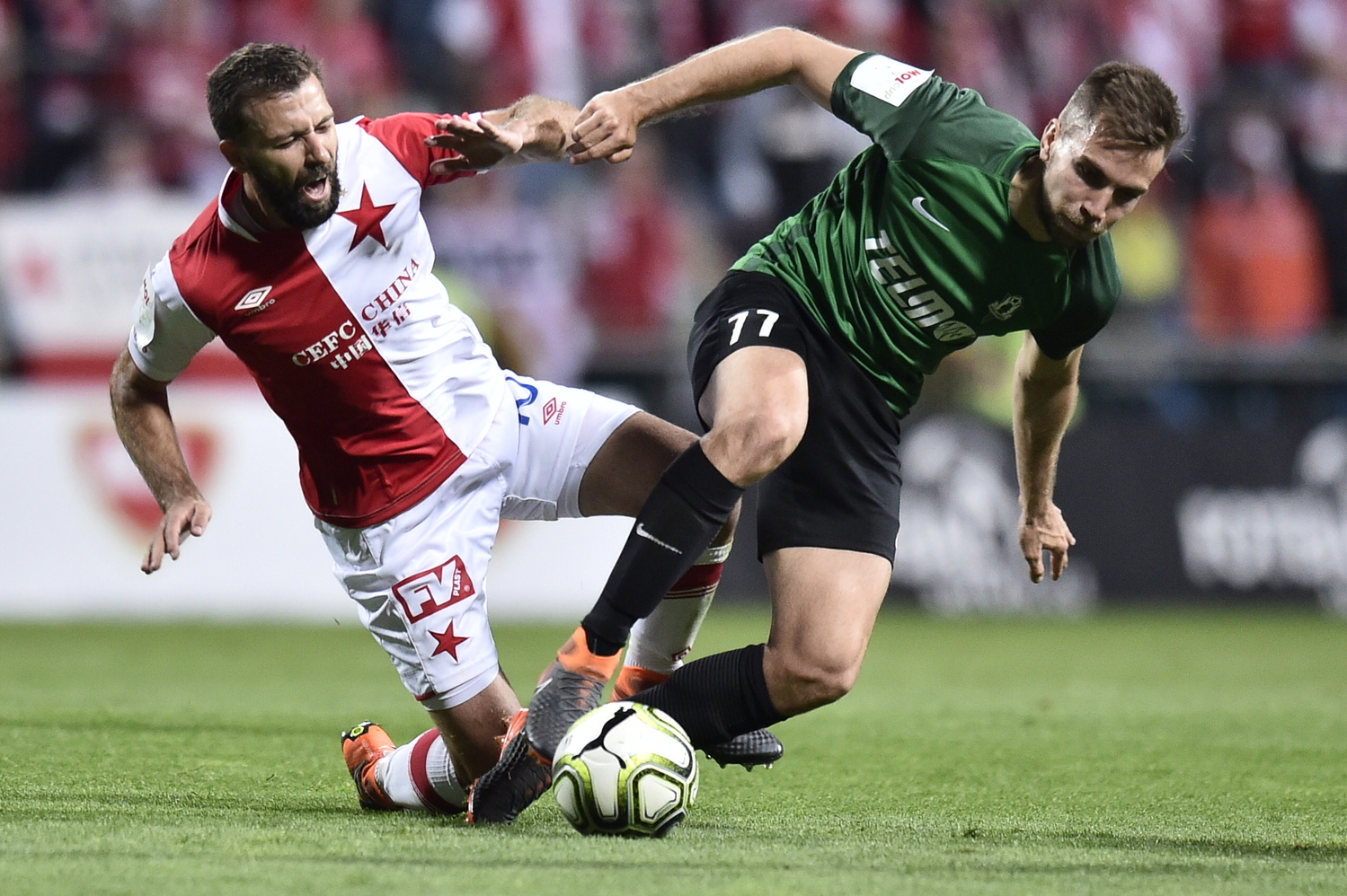 Josef Hušbauer v souboji s Jakubem Považancem.