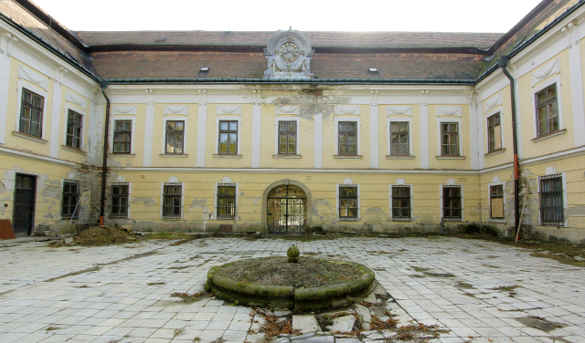 Zámek Zdislavice.