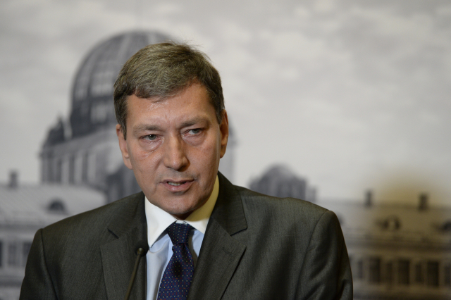 Ministr průmyslu a obchodu v demisi Tomáš Hüner.