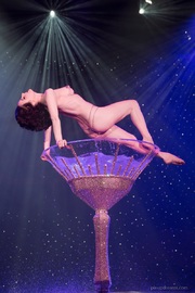 Královna burlesky Dita Von Teese míří do Prahy.