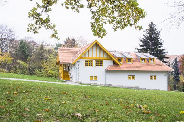 Výstava bude k vidění v Galerii Celnice v zahradě Vily Löw-Beer v Brně.