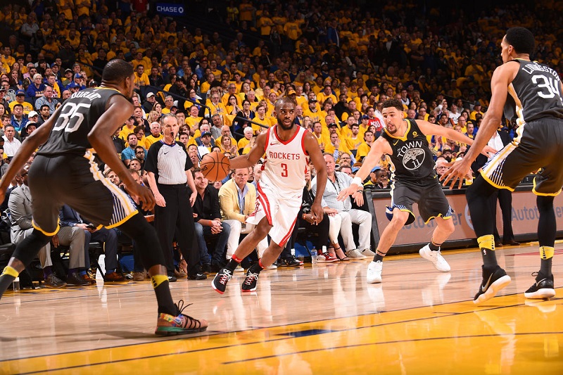 Basketbalisté Houstonu zvítězili na palubovce Golden State a srovnali stav finálové série.