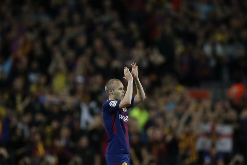 Andrés Iniesta při loučení s fanoušky Barcelony.