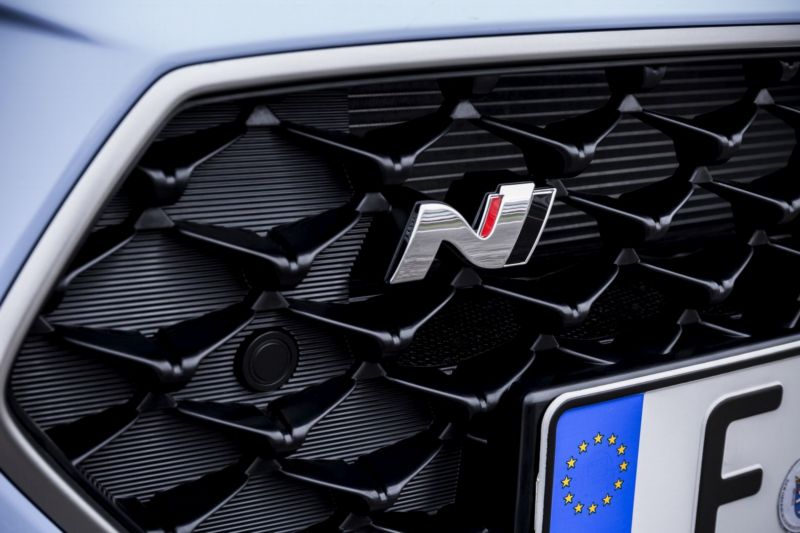 Písmeno N signalizuje sportovní výkony modelu i30. 