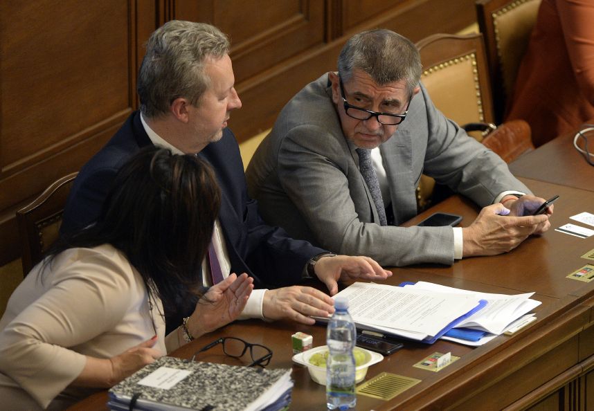 Premiér v demisi Andrej Babiš ve sněmovně.