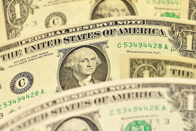 Američané nemyslí na zadní kolečka, mračí se centrální banka