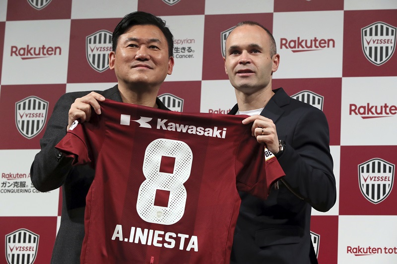 Technický záložník Andrés Iniesta se definitivně stal novou posilou japonského Visselu Kóbe