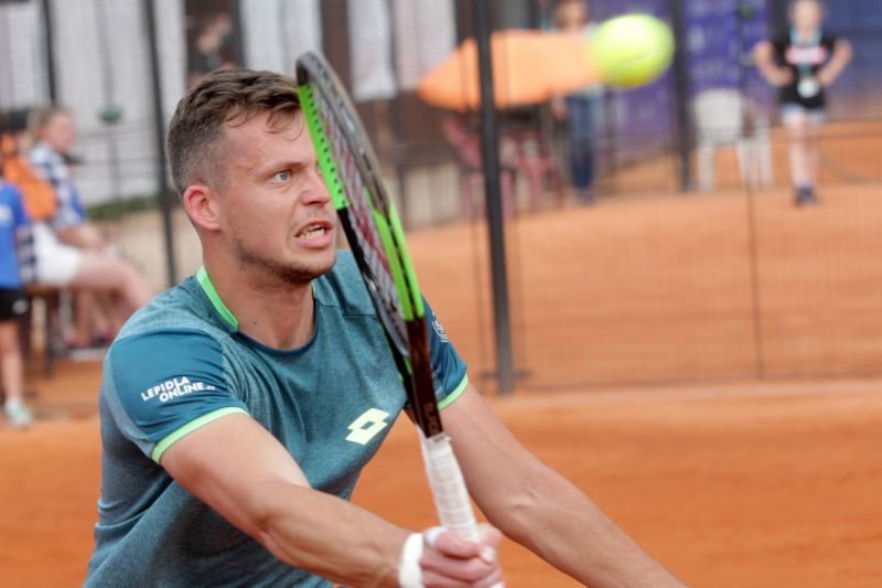 Tenista Adam Pavlásek.
