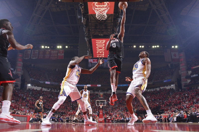 Basketbalisté Houstonu porazili Golden State a ujali se vedení ve finálové sérii. Basketbalisté Houstonu porazili Golden State a ujali se vedení ve finálové sérii.