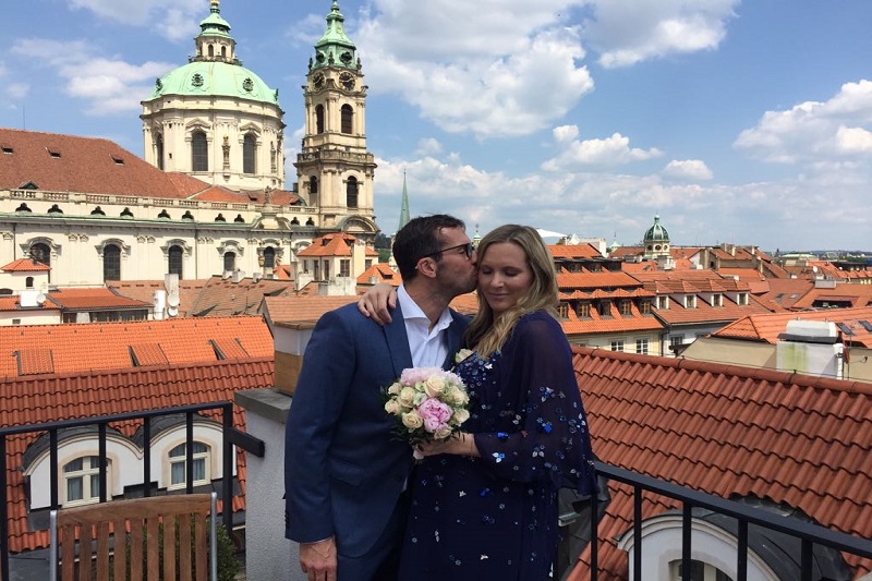 Budoucí rodiče Radek Štěpánek a Nicole Vaidišová se znovu vzali. Utajená svatba proběhla na radnici v pražských Stodůlkách.