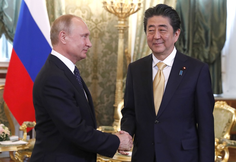 Ruský prezident Vladimir Putin a japonský premiér Šinzó Abe.