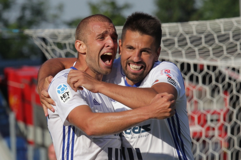 Milan Baroš a jeho radost ze záchrany v lize. 