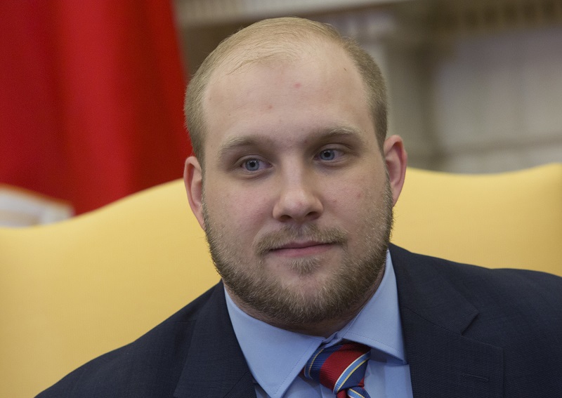 Josh Holt byl vězněn ve Venezuele. Teď se vrátil do USA a v Bílém domě ho přijal prezident Trump.