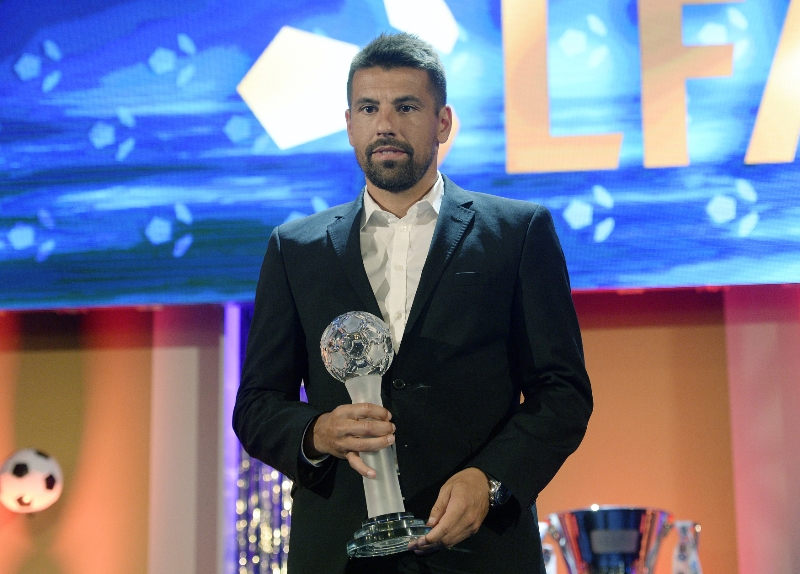 Milan Baroš na slavnostním vyhlášení nejlepších fotbalistů letošního ligového ročníku. Milan Baroš na slavnostním vyhlášení nejlepších fotbalistů letošního ligového ročníku.