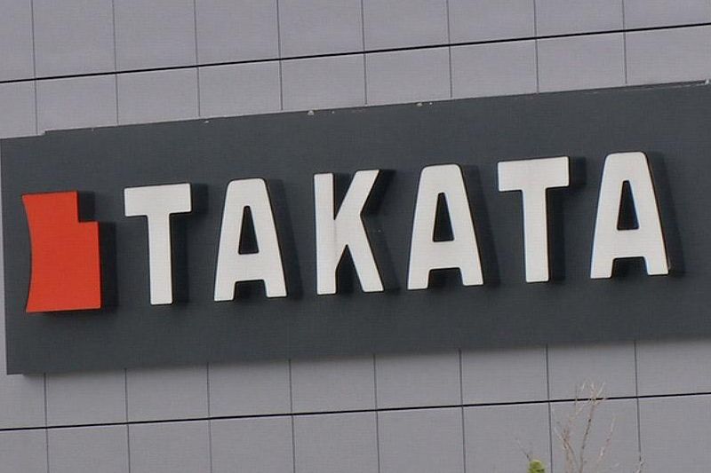 Firma Takata bankrotovala, ale její výrobky stále hrozí.