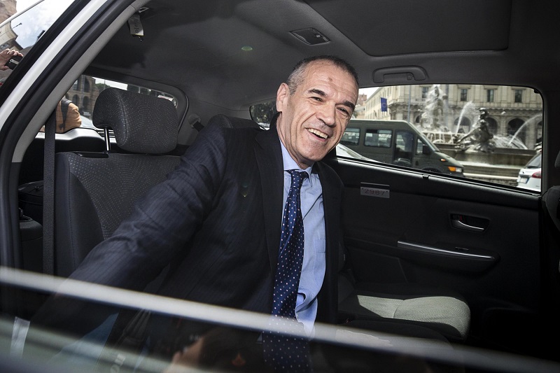 Carlo Cottarelli dostane za úkol sestavit novou italskou vládu.