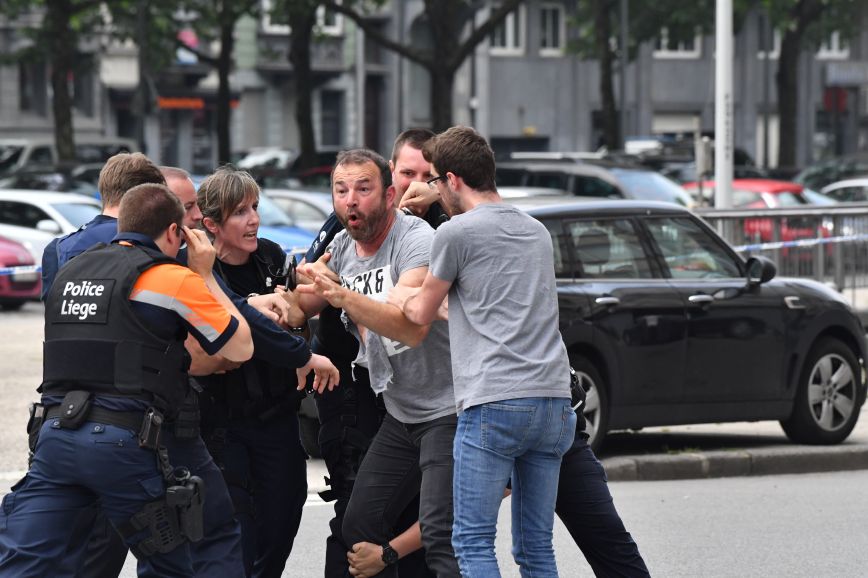 Teror v Belgii: útočník zastřelil tři lidi, z toho dva policisty.