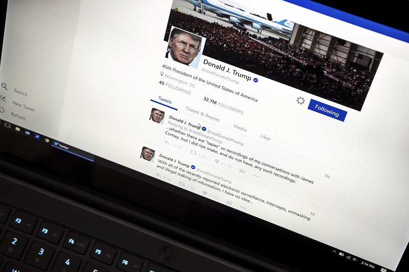 Twitterový profil Donalda Trumpa. Twitterový profil Donalda Trumpa.
