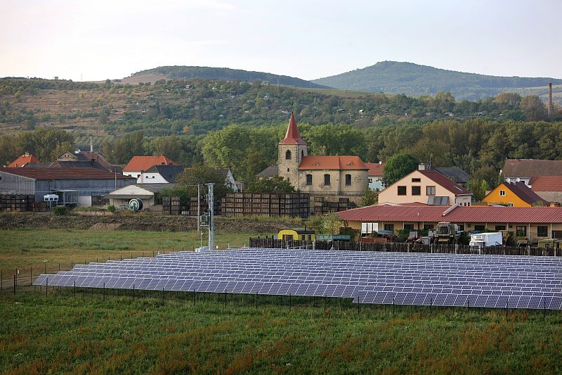 Solární elektrárna v Mlékojedech.