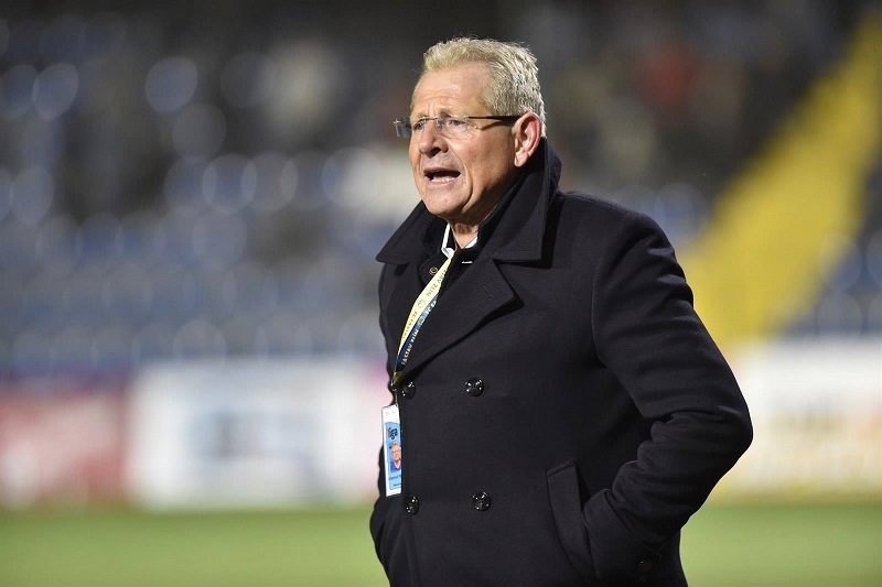 Zkušený trenér Vlastimil Petržela končí na lavičce prvoligového Zlína. Zkušený trenér Vlastimil Petržela končí na lavičce prvoligového Zlína.