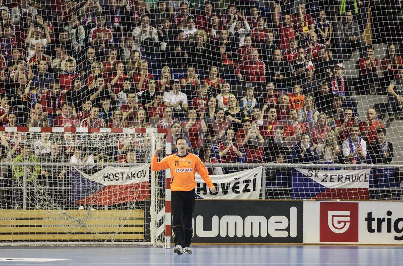 Dvaačtyřicetiletý brankář Petr Štochl se nečekaně vrací do národního týmu. Dvaačtyřicetiletý brankář Petr Štochl se nečekaně vrací do národního týmu.