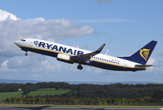Letadlo společnosti Ryanair. Letadlo společnosti Ryanair.