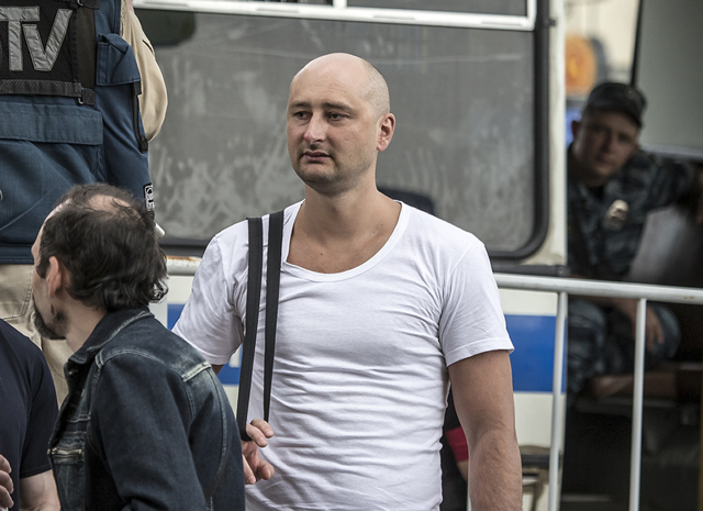 Ruský opoziční novinář Arkadij Babčenko. Ruský opoziční novinář Arkadij Babčenko.