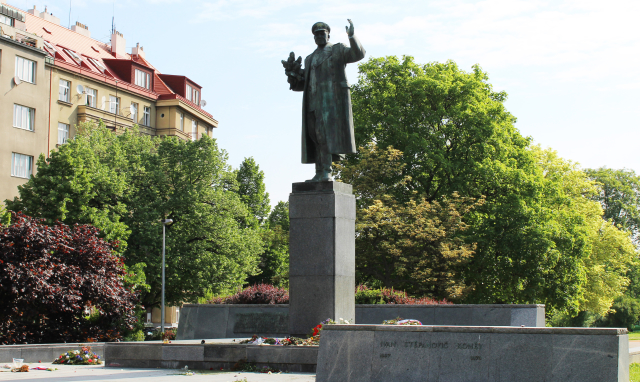 Pomník sovětského maršála Ivana Stěpanoviče Koněva v Praze.