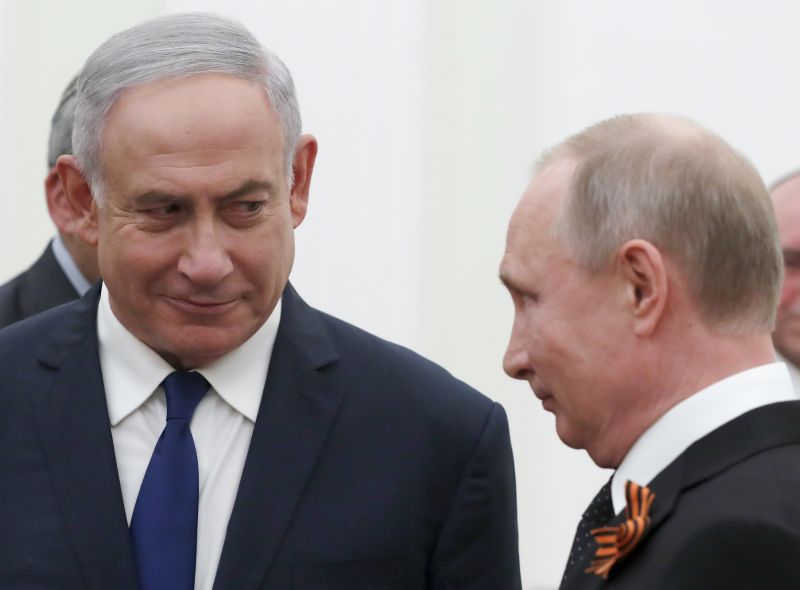 Izraelský premiér Benjamin Netanjahu (vlevo) a ruský prezident Vladimír Putin. Izraelský premiér Benjamin Netanjahu (vlevo) a ruský prezident Vladimír Putin.