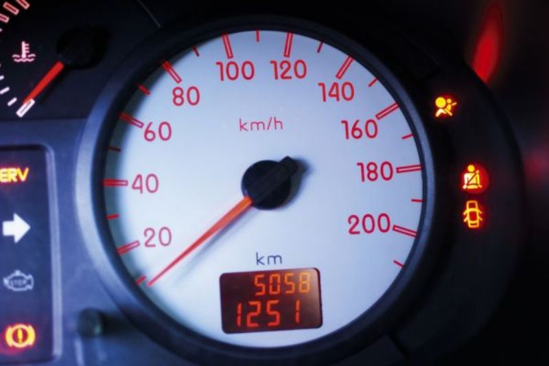 Takřka na 10 miliard eur je odhadovaná škoda vzniklá stáčením tachometrů 