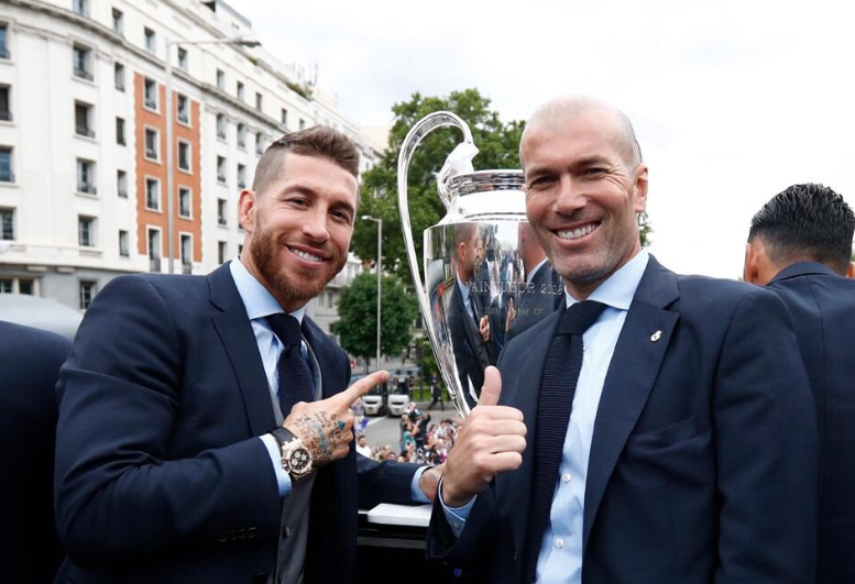 Sergio Ramos se Zinédinem Zidanem po vítězství v Lize mistrů. 