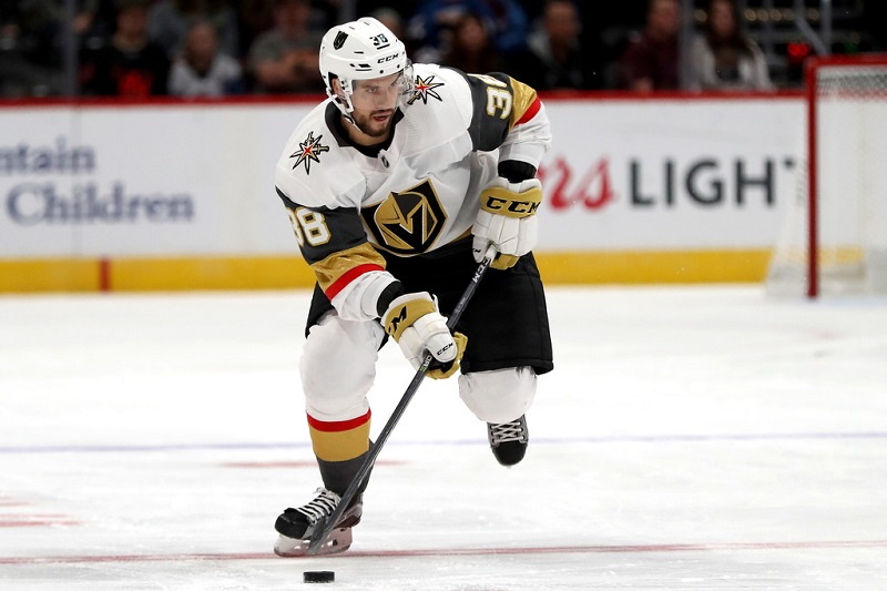 Český útočník Tomáš Hyka si i díky kvalitním výkonům na uplynulém MS vybojoval novou smlouvu v Las Vegas. Český útočník Tomáš Hyka si i díky kvalitním výkonům na uplynulém MS vybojoval novou smlouvu v Las Vegas.