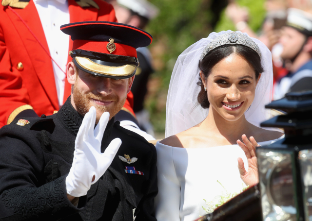 Princ Harry a Meghan vracejí svatební dary za 200 milionů.