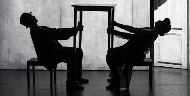 Tanečníci Gary Chryst (vlevo) a Sabine Kupferbergová 1. června 2018 na zkoušce inscenace choreografa Jiřího Kyliána East Shadow (Východní stín). 