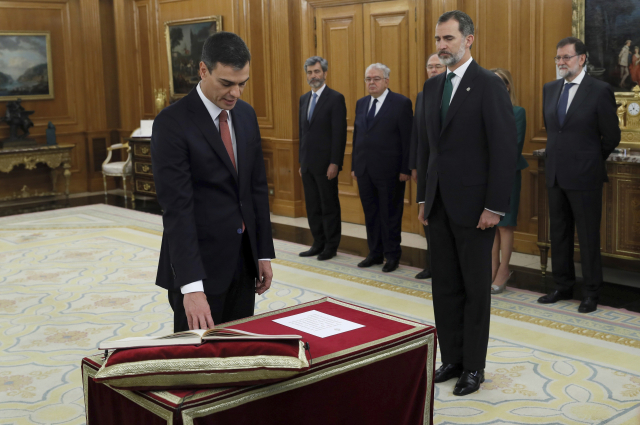 Socialista Pedro Sánchez složil přísahu jako premiér Španělska.