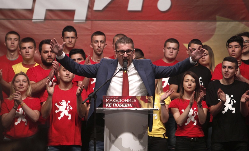 Předseda konzervativní strany VMRO-DPMNE Christijan Mickoski. Předseda konzervativní strany VMRO-DPMNE Christijan Mickoski.