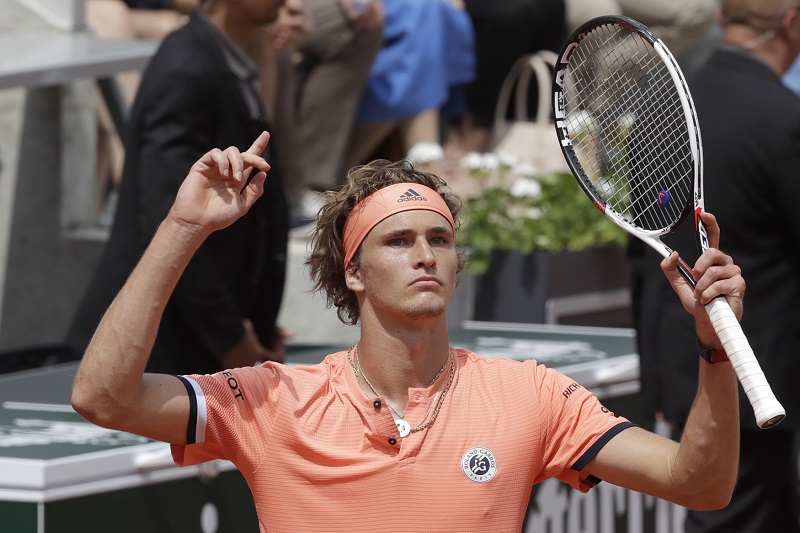 Německý tenista Alexander Zverev otočil duel s Rusem Chačanovem a poprvé v kariéře postoupil do grandslamového čtvrtfinále.
