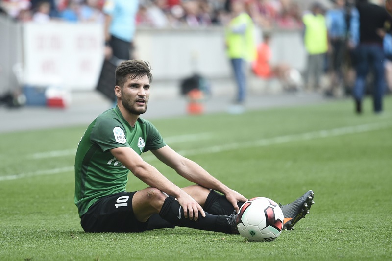 Fotbalový záložník Michal Trávník je na přestupovém trhu žádaným zbožím, on sám však budoucnost zatím neřeší.