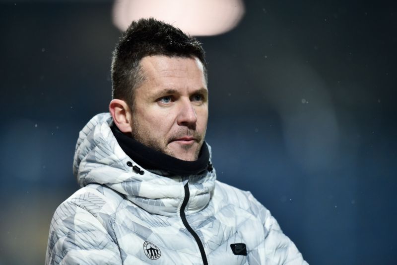 David Holoubek povede fotbalisty slovenského Ružomberoku. David Holoubek povede fotbalisty slovenského Ružomberoku.