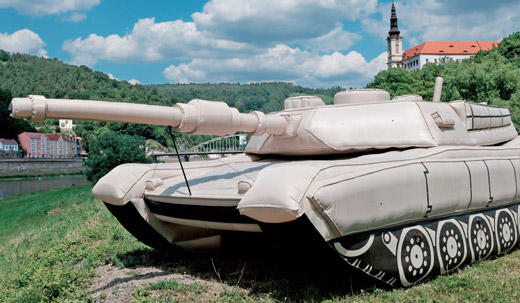 Česko, světová velmoc nafukovacích tanků.