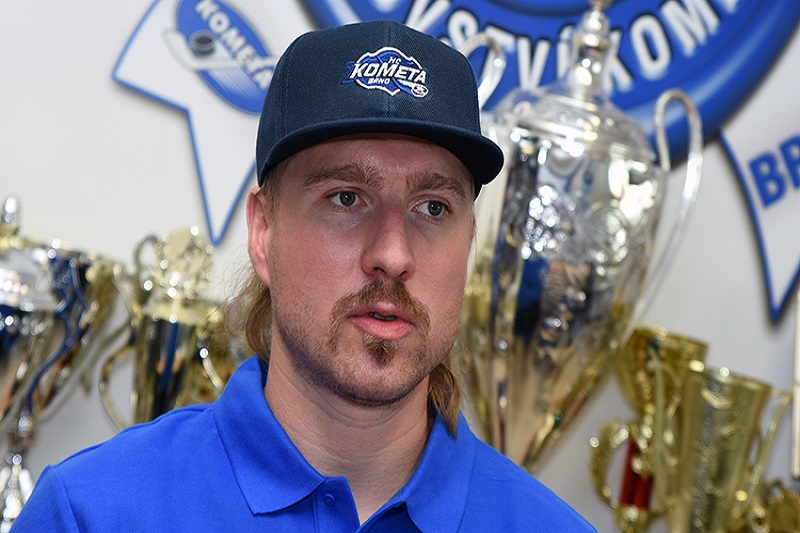 Hokejový mistr světa z roku 2010 Lukáš Kašpar posílí mistrovskou Kometu. Hokejový mistr světa z roku 2010 Lukáš Kašpar posílí mistrovskou Kometu.