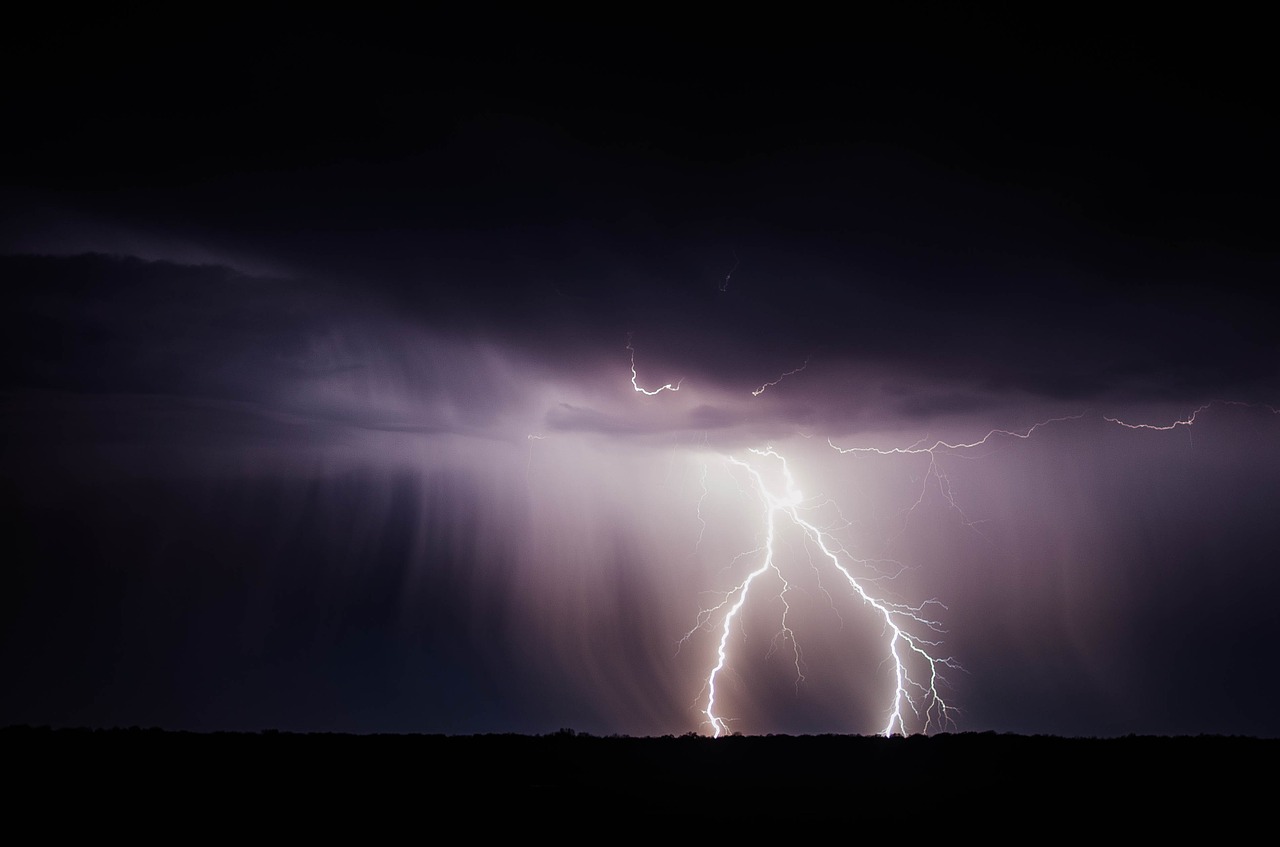 Na Jupiteru se blýská jako na Zemi, zjistili čeští vědci.