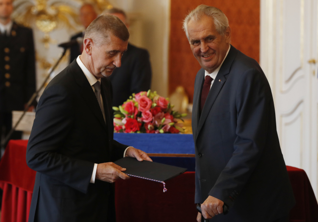 Vlevo premiér Andrej Babiš a prezident Miloš Zeman.