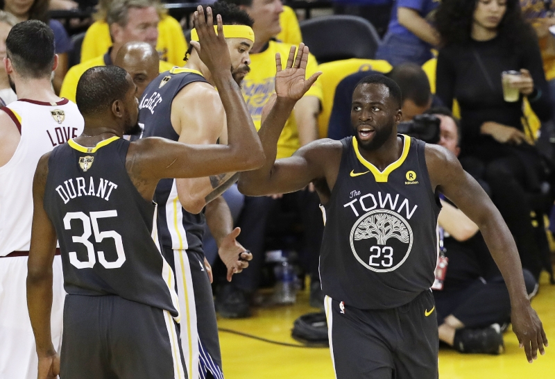 Golden State schází poslední vítězství k triumfu v NBA. Golden State schází poslední vítězství k triumfu v NBA.