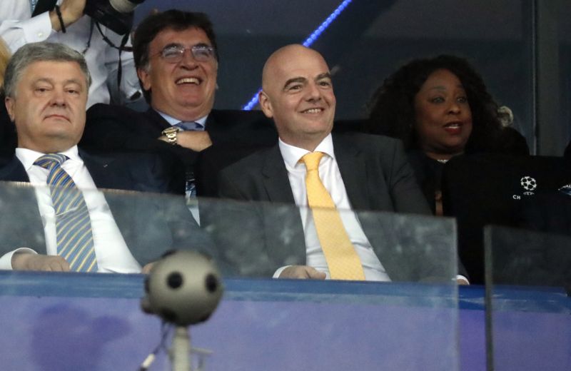 Gianni Infantino (vpravo) věří, že Rusko je na fotbalové MS dobře připravené. Gianni Infantino (vpravo) věří, že Rusko je na fotbalové MS dobře připravené.