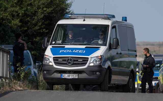 Německá policie pátrá po uprchlíkovi z Iráku. Německá policie pátrá po uprchlíkovi z Iráku.