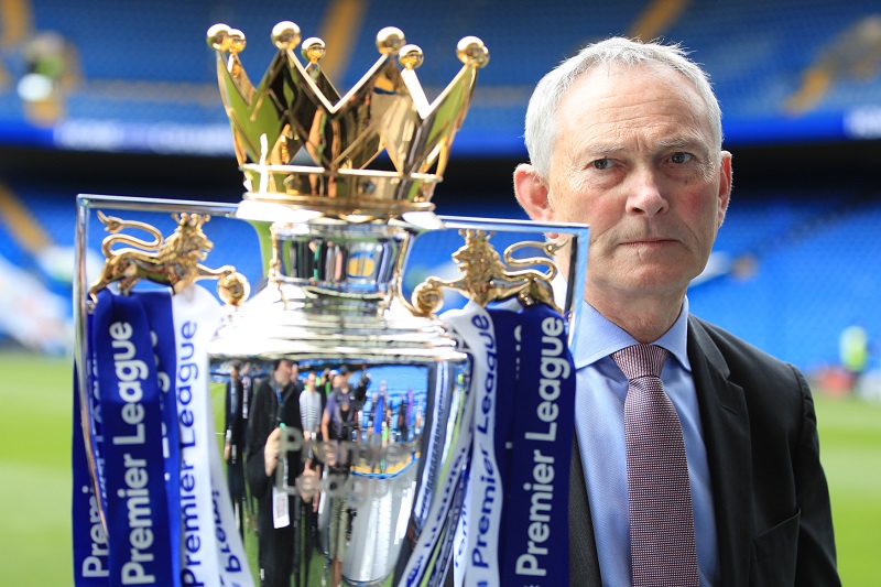 Výkonný ředitel Premier League Richard Scudamore po téměř 20 letech skončí ve své funkci.