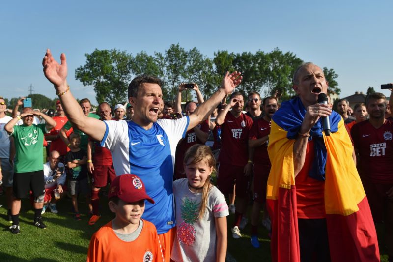 Fotbalista David Lafata se rozloučil s bohatou kariérou. Fotbalista David Lafata se rozloučil s bohatou kariérou.