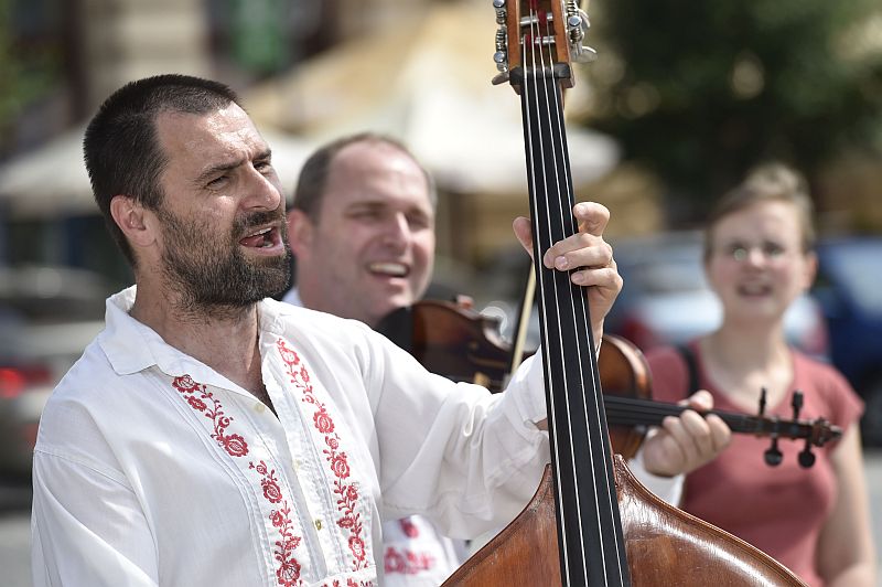 Členové folklorního souboru Haná Přerov.