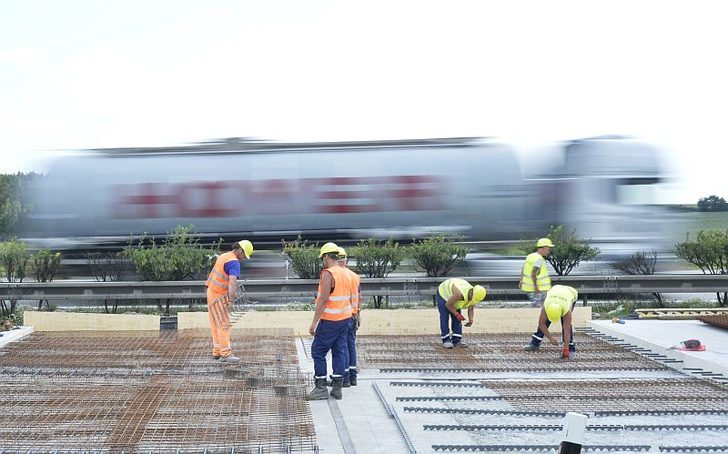 Opravy na poškozeném úseku dálnice D5.